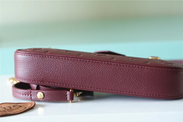 (image for) LOUIS VUITTON EASY POUCH ON STRAP