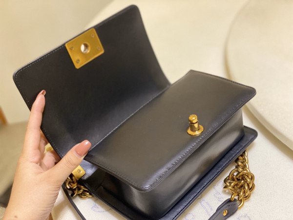 CL BOY BAG 20CM [C1M6Z-025310] CELINE CHANEL ACCESSORIES LOEWE SHOES LOUIS VUITTON DIRO YSL OTHER BRAND HANDBAGS BALENCIAGA BOTTEGA VENETA GOYARD HERMES BURBERRY VALENTINO GUCCI FENDI MIUMIU CHLOE PRADA BVLGARI SUITCASE NEW ARRIVAL 
