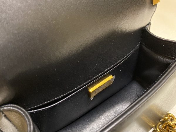CL BOY BAG 20CM [C1M6Z-025310] CELINE CHANEL ACCESSORIES LOEWE SHOES LOUIS VUITTON DIRO YSL OTHER BRAND HANDBAGS BALENCIAGA BOTTEGA VENETA GOYARD HERMES BURBERRY VALENTINO GUCCI FENDI MIUMIU CHLOE PRADA BVLGARI SUITCASE NEW ARRIVAL 