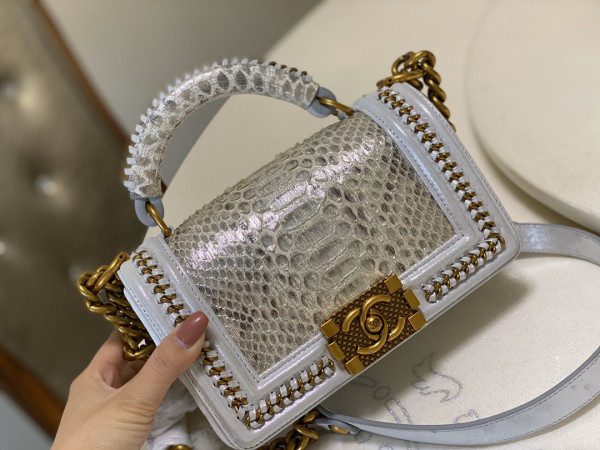 CL BOY BAG 20CM [C1M6Z-025308] CELINE CHANEL ACCESSORIES LOEWE SHOES LOUIS VUITTON DIRO YSL OTHER BRAND HANDBAGS BALENCIAGA BOTTEGA VENETA GOYARD HERMES BURBERRY VALENTINO GUCCI FENDI MIUMIU CHLOE PRADA BVLGARI SUITCASE NEW ARRIVAL 