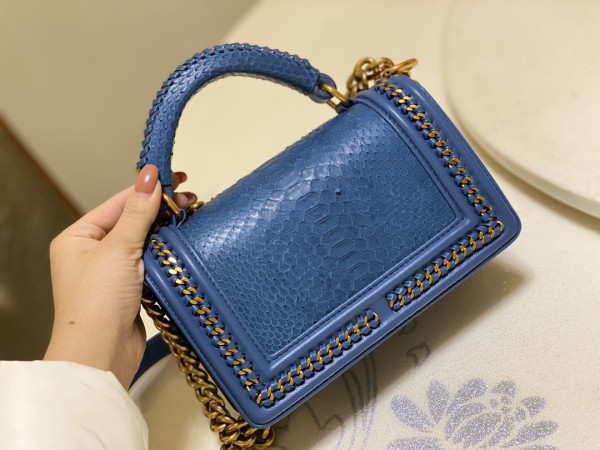 CL BOY BAG 20CM [C1M6Z-025306] CELINE CHANEL ACCESSORIES LOEWE SHOES LOUIS VUITTON DIRO YSL OTHER BRAND HANDBAGS BALENCIAGA BOTTEGA VENETA GOYARD HERMES BURBERRY VALENTINO GUCCI FENDI MIUMIU CHLOE PRADA BVLGARI SUITCASE NEW ARRIVAL 