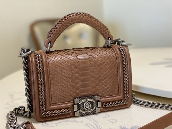 CL BOY BAG 20CM [C1M6Z-025304] CELINE CHANEL ACCESSORIES LOEWE SHOES LOUIS VUITTON DIRO YSL OTHER BRAND HANDBAGS BALENCIAGA BOTTEGA VENETA GOYARD HERMES BURBERRY VALENTINO GUCCI FENDI MIUMIU CHLOE PRADA BVLGARI SUITCASE NEW ARRIVAL 