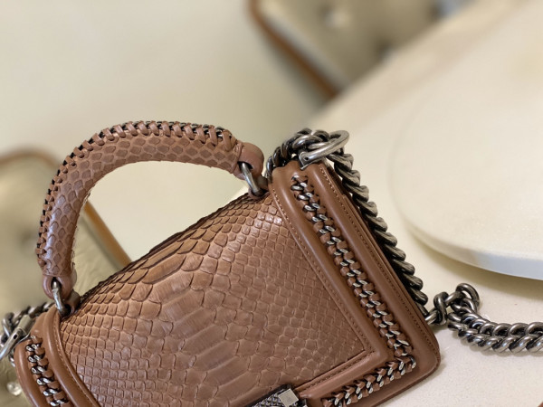 CL BOY BAG 20CM [C1M6Z-025304] CELINE CHANEL ACCESSORIES LOEWE SHOES LOUIS VUITTON DIRO YSL OTHER BRAND HANDBAGS BALENCIAGA BOTTEGA VENETA GOYARD HERMES BURBERRY VALENTINO GUCCI FENDI MIUMIU CHLOE PRADA BVLGARI SUITCASE NEW ARRIVAL 