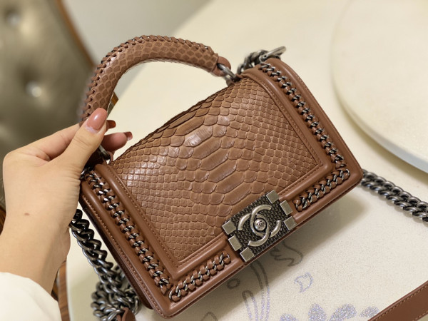 CL BOY BAG 20CM [C1M6Z-025304] CELINE CHANEL ACCESSORIES LOEWE SHOES LOUIS VUITTON DIRO YSL OTHER BRAND HANDBAGS BALENCIAGA BOTTEGA VENETA GOYARD HERMES BURBERRY VALENTINO GUCCI FENDI MIUMIU CHLOE PRADA BVLGARI SUITCASE NEW ARRIVAL 