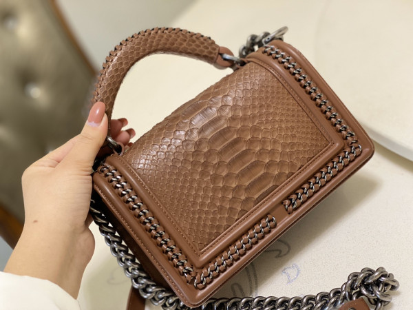 CL BOY BAG 20CM [C1M6Z-025304] CELINE CHANEL ACCESSORIES LOEWE SHOES LOUIS VUITTON DIRO YSL OTHER BRAND HANDBAGS BALENCIAGA BOTTEGA VENETA GOYARD HERMES BURBERRY VALENTINO GUCCI FENDI MIUMIU CHLOE PRADA BVLGARI SUITCASE NEW ARRIVAL 