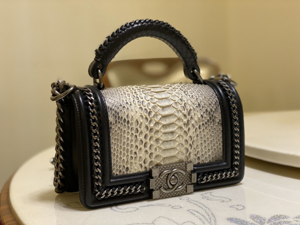 CL BOY BAG 20CM [C1M6Z-025303] CELINE CHANEL ACCESSORIES LOEWE SHOES LOUIS VUITTON DIRO YSL OTHER BRAND HANDBAGS BALENCIAGA BOTTEGA VENETA GOYARD HERMES BURBERRY VALENTINO GUCCI FENDI MIUMIU CHLOE PRADA BVLGARI SUITCASE NEW ARRIVAL 