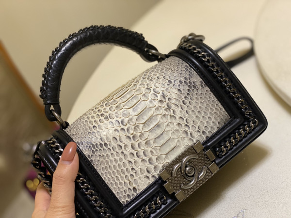 CL BOY BAG 20CM [C1M6Z-025303] CELINE CHANEL ACCESSORIES LOEWE SHOES LOUIS VUITTON DIRO YSL OTHER BRAND HANDBAGS BALENCIAGA BOTTEGA VENETA GOYARD HERMES BURBERRY VALENTINO GUCCI FENDI MIUMIU CHLOE PRADA BVLGARI SUITCASE NEW ARRIVAL 