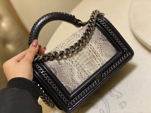 CL BOY BAG 20CM [C1M6Z-025303] CELINE CHANEL ACCESSORIES LOEWE SHOES LOUIS VUITTON DIRO YSL OTHER BRAND HANDBAGS BALENCIAGA BOTTEGA VENETA GOYARD HERMES BURBERRY VALENTINO GUCCI FENDI MIUMIU CHLOE PRADA BVLGARI SUITCASE NEW ARRIVAL 