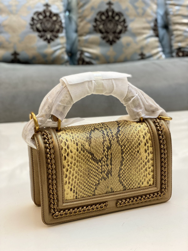 CL BOY BAG 20CM [C1M6Z-025300] CELINE CHANEL ACCESSORIES LOEWE SHOES LOUIS VUITTON DIRO YSL OTHER BRAND HANDBAGS BALENCIAGA BOTTEGA VENETA GOYARD HERMES BURBERRY VALENTINO GUCCI FENDI MIUMIU CHLOE PRADA BVLGARI SUITCASE NEW ARRIVAL 
