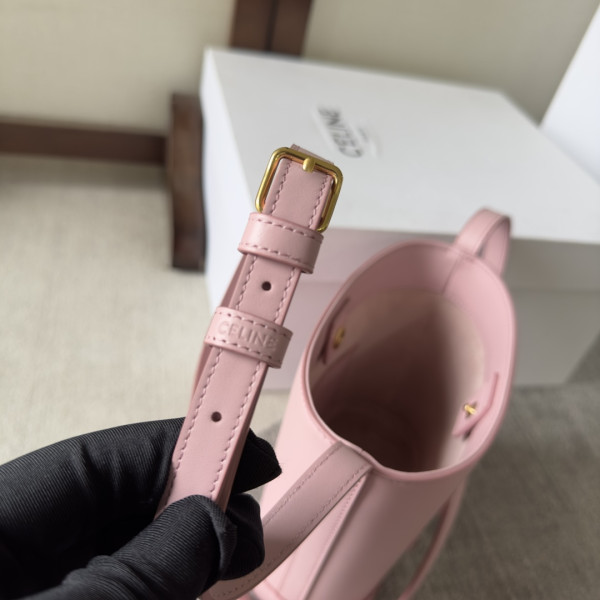 CELIN* MINI BUCKET CUIR TRIOMPHE [C1M4M-085215] CELINE CHANEL ACCESSORIES LOEWE SHOES LOUIS VUITTON DIRO YSL OTHER BRAND HANDBAGS BALENCIAGA BOTTEGA VENETA GOYARD HERMES BURBERRY VALENTINO GUCCI FENDI MIUMIU CHLOE PRADA BVLGARI SUITCASE NEW ARRIVAL 