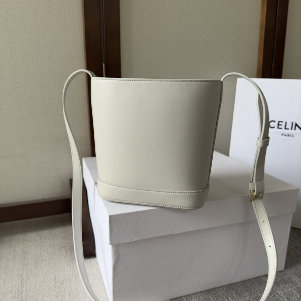 CELIN* MINI BUCKET CUIR TRIOMPHE [C1M4M-085214] CELINE CHANEL ACCESSORIES LOEWE SHOES LOUIS VUITTON DIRO YSL OTHER BRAND HANDBAGS BALENCIAGA BOTTEGA VENETA GOYARD HERMES BURBERRY VALENTINO GUCCI FENDI MIUMIU CHLOE PRADA BVLGARI SUITCASE NEW ARRIVAL 