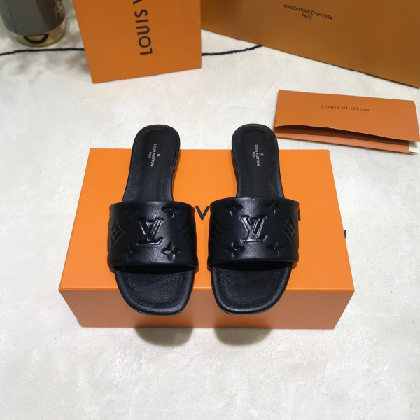 LOUIS VUITTON SLIPPERS [C1M6X-095551] CELINE CHANEL ACCESSORIES LOEWE SHOES LOUIS VUITTON DIRO YSL OTHER BRAND HANDBAGS BALENCIAGA BOTTEGA VENETA GOYARD HERMES BURBERRY VALENTINO GUCCI FENDI MIUMIU CHLOE PRADA BVLGARI SUITCASE NEW ARRIVAL 