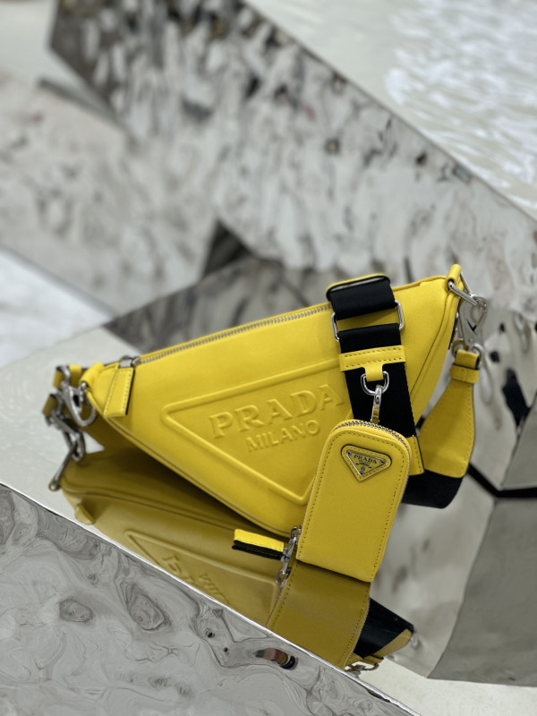 PRADA Triangle BAG [C1M4G-090533] CELINE CHANEL ACCESSORIES LOEWE SHOES LOUIS VUITTON DIRO YSL OTHER BRAND HANDBAGS BALENCIAGA BOTTEGA VENETA GOYARD HERMES BURBERRY VALENTINO GUCCI FENDI MIUMIU CHLOE PRADA BVLGARI SUITCASE NEW ARRIVAL 