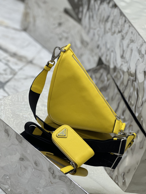 PRADA Triangle BAG [C1M4G-090533] CELINE CHANEL ACCESSORIES LOEWE SHOES LOUIS VUITTON DIRO YSL OTHER BRAND HANDBAGS BALENCIAGA BOTTEGA VENETA GOYARD HERMES BURBERRY VALENTINO GUCCI FENDI MIUMIU CHLOE PRADA BVLGARI SUITCASE NEW ARRIVAL 