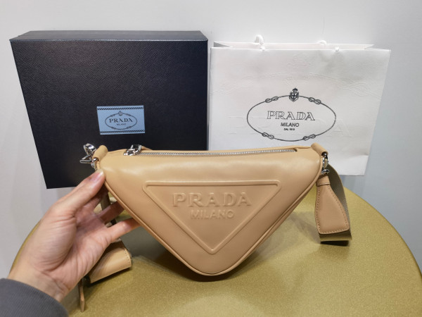 PRADA Triangle BAG [C1M4G-090531] CELINE CHANEL ACCESSORIES LOEWE SHOES LOUIS VUITTON DIRO YSL OTHER BRAND HANDBAGS BALENCIAGA BOTTEGA VENETA GOYARD HERMES BURBERRY VALENTINO GUCCI FENDI MIUMIU CHLOE PRADA BVLGARI SUITCASE NEW ARRIVAL 