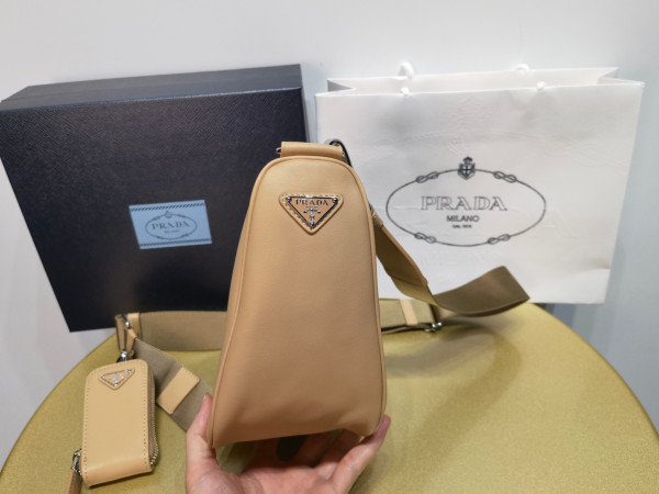 PRADA Triangle BAG [C1M4G-090531] CELINE CHANEL ACCESSORIES LOEWE SHOES LOUIS VUITTON DIRO YSL OTHER BRAND HANDBAGS BALENCIAGA BOTTEGA VENETA GOYARD HERMES BURBERRY VALENTINO GUCCI FENDI MIUMIU CHLOE PRADA BVLGARI SUITCASE NEW ARRIVAL 