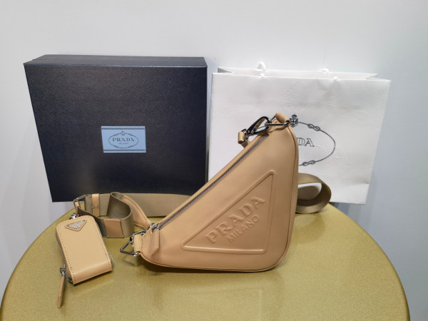 PRADA Triangle BAG [C1M4G-090531] CELINE CHANEL ACCESSORIES LOEWE SHOES LOUIS VUITTON DIRO YSL OTHER BRAND HANDBAGS BALENCIAGA BOTTEGA VENETA GOYARD HERMES BURBERRY VALENTINO GUCCI FENDI MIUMIU CHLOE PRADA BVLGARI SUITCASE NEW ARRIVAL 