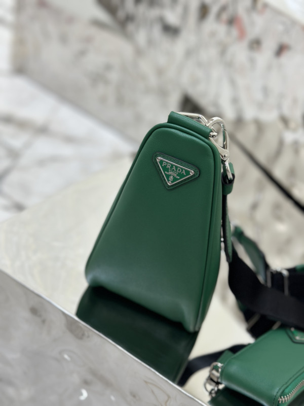 PRADA Triangle BAG [1bh190] CELINE CHANEL ACCESSORIES LOEWE SHOES LOUIS VUITTON DIRO YSL OTHER BRAND HANDBAGS BALENCIAGA BOTTEGA VENETA GOYARD HERMES BURBERRY VALENTINO GUCCI FENDI MIUMIU CHLOE PRADA BVLGARI SUITCASE NEW ARRIVAL 