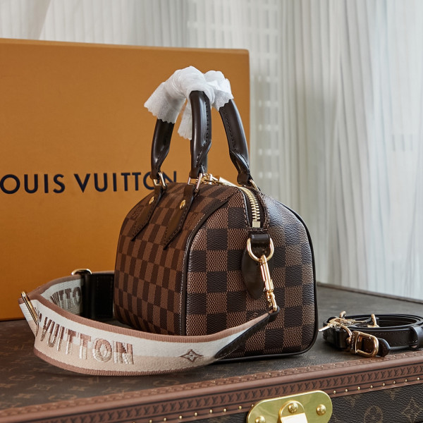 LOUIS VUITTON SPEEDY BANDOULI?RE 20 [M40489] CELINE CHANEL ACCESSORIES LOEWE SHOES LOUIS VUITTON DIRO YSL OTHER BRAND HANDBAGS BALENCIAGA BOTTEGA VENETA GOYARD HERMES BURBERRY VALENTINO GUCCI FENDI MIUMIU CHLOE PRADA BVLGARI SUITCASE NEW ARRIVAL 