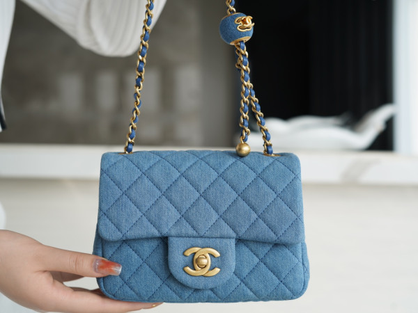 CL Denim Quilted Mini Pearl Crush Flap Blue [C1M4G-082816] CELINE CHANEL ACCESSORIES LOEWE SHOES LOUIS VUITTON DIRO YSL OTHER BRAND HANDBAGS BALENCIAGA BOTTEGA VENETA GOYARD HERMES BURBERRY VALENTINO GUCCI FENDI MIUMIU CHLOE PRADA BVLGARI SUITCASE NEW ARRIVAL 