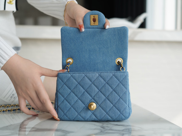 CL Denim Quilted Mini Pearl Crush Flap Blue [C1M4G-082816] CELINE CHANEL ACCESSORIES LOEWE SHOES LOUIS VUITTON DIRO YSL OTHER BRAND HANDBAGS BALENCIAGA BOTTEGA VENETA GOYARD HERMES BURBERRY VALENTINO GUCCI FENDI MIUMIU CHLOE PRADA BVLGARI SUITCASE NEW ARRIVAL 