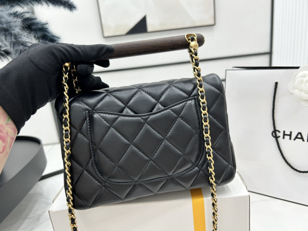 CL SMALL FLAP BAG WITH TOP HANDLE [C1M4A-093121] CELINE CHANEL ACCESSORIES LOEWE SHOES LOUIS VUITTON DIRO YSL OTHER BRAND HANDBAGS BALENCIAGA BOTTEGA VENETA GOYARD HERMES BURBERRY VALENTINO GUCCI FENDI MIUMIU CHLOE PRADA BVLGARI SUITCASE NEW ARRIVAL 