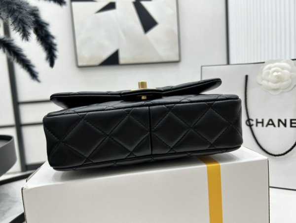 CL SMALL FLAP BAG WITH TOP HANDLE [C1M4A-093121] CELINE CHANEL ACCESSORIES LOEWE SHOES LOUIS VUITTON DIRO YSL OTHER BRAND HANDBAGS BALENCIAGA BOTTEGA VENETA GOYARD HERMES BURBERRY VALENTINO GUCCI FENDI MIUMIU CHLOE PRADA BVLGARI SUITCASE NEW ARRIVAL 