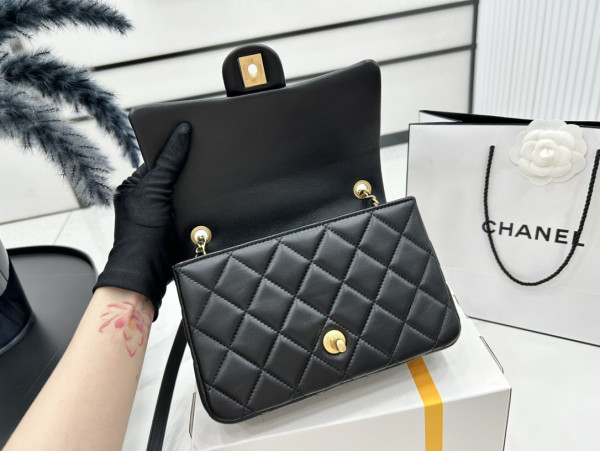 CL SMALL FLAP BAG WITH TOP HANDLE [C1M4A-093121] CELINE CHANEL ACCESSORIES LOEWE SHOES LOUIS VUITTON DIRO YSL OTHER BRAND HANDBAGS BALENCIAGA BOTTEGA VENETA GOYARD HERMES BURBERRY VALENTINO GUCCI FENDI MIUMIU CHLOE PRADA BVLGARI SUITCASE NEW ARRIVAL 