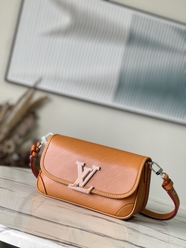 LOUIS VUITTON BUCI [C1M48-101507] CELINE CHANEL ACCESSORIES LOEWE SHOES LOUIS VUITTON DIRO YSL OTHER BRAND HANDBAGS BALENCIAGA BOTTEGA VENETA GOYARD HERMES BURBERRY VALENTINO GUCCI FENDI MIUMIU CHLOE PRADA BVLGARI SUITCASE NEW ARRIVAL 