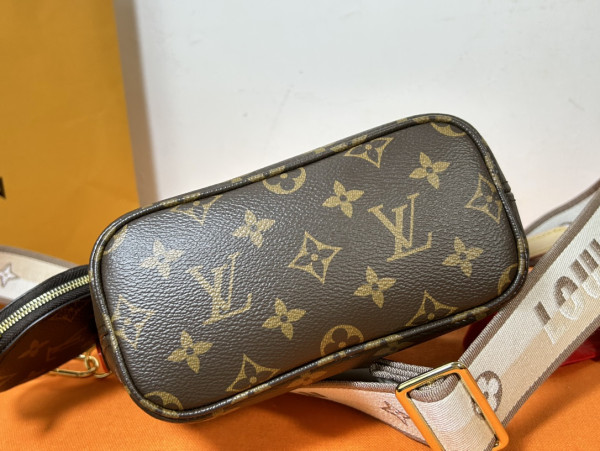 LOUIS VUITTON NEVERFULL BB [C1M6W-072605] CELINE CHANEL ACCESSORIES LOEWE SHOES LOUIS VUITTON DIRO YSL OTHER BRAND HANDBAGS BALENCIAGA BOTTEGA VENETA GOYARD HERMES BURBERRY VALENTINO GUCCI FENDI MIUMIU CHLOE PRADA BVLGARI SUITCASE NEW ARRIVAL 
