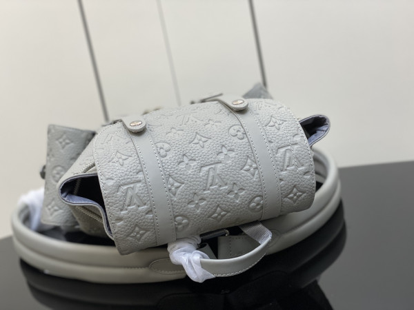 LOUIS VUITTON CHRISTOPHER PM [C1M6Q-080804] CELINE CHANEL ACCESSORIES LOEWE SHOES LOUIS VUITTON DIRO YSL OTHER BRAND HANDBAGS BALENCIAGA BOTTEGA VENETA GOYARD HERMES BURBERRY VALENTINO GUCCI FENDI MIUMIU CHLOE PRADA BVLGARI SUITCASE NEW ARRIVAL 
