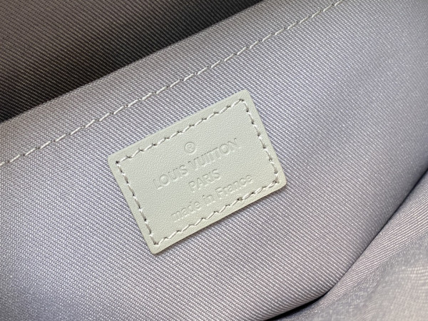 LOUIS VUITTON S LOCK MESSENGER [C1M6Q-075833] CELINE CHANEL ACCESSORIES LOEWE SHOES LOUIS VUITTON DIRO YSL OTHER BRAND HANDBAGS BALENCIAGA BOTTEGA VENETA GOYARD HERMES BURBERRY VALENTINO GUCCI FENDI MIUMIU CHLOE PRADA BVLGARI SUITCASE NEW ARRIVAL 