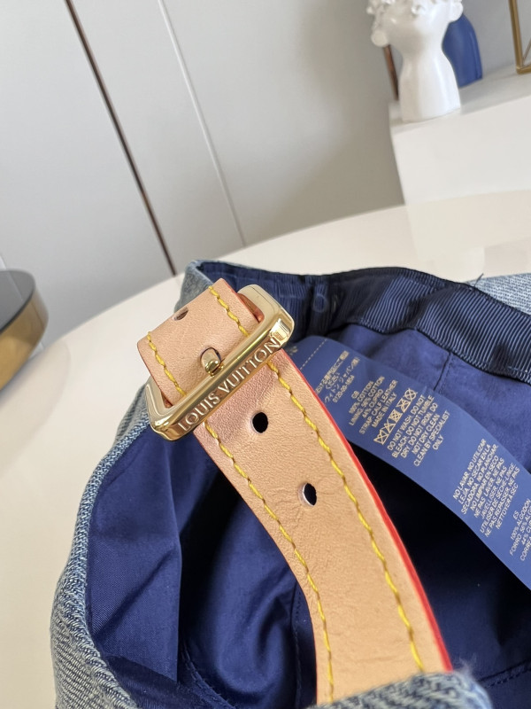 LOUIS VUITTON HAT [C1M6Q-072129] CELINE CHANEL ACCESSORIES LOEWE SHOES LOUIS VUITTON DIRO YSL OTHER BRAND HANDBAGS BALENCIAGA BOTTEGA VENETA GOYARD HERMES BURBERRY VALENTINO GUCCI FENDI MIUMIU CHLOE PRADA BVLGARI SUITCASE NEW ARRIVAL 