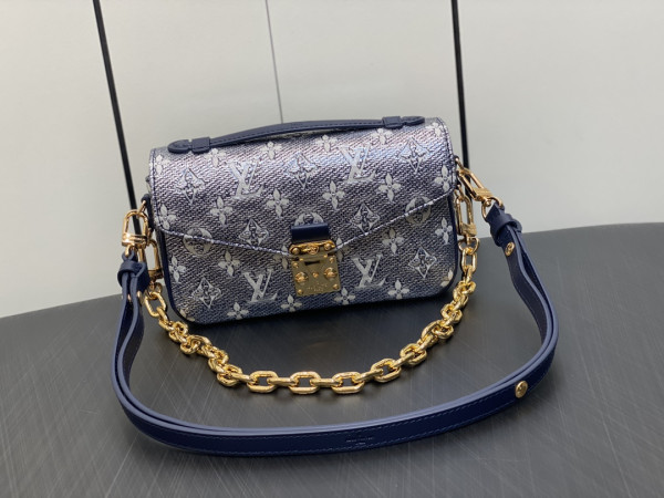 LOUIS VUITTON POCHETTE METIS EAST WEST [M22834] CELINE CHANEL ACCESSORIES LOEWE SHOES LOUIS VUITTON DIRO YSL OTHER BRAND HANDBAGS BALENCIAGA BOTTEGA VENETA GOYARD HERMES BURBERRY VALENTINO GUCCI FENDI MIUMIU CHLOE PRADA BVLGARI SUITCASE NEW ARRIVAL 