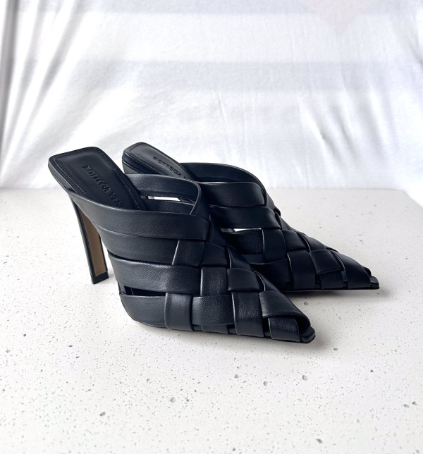 BOTTEGA VENETA Alfie Mule [C1M47-075238] CELINE CHANEL ACCESSORIES LOEWE SHOES LOUIS VUITTON DIRO YSL OTHER BRAND HANDBAGS BALENCIAGA BOTTEGA VENETA GOYARD HERMES BURBERRY VALENTINO GUCCI FENDI MIUMIU CHLOE PRADA BVLGARI SUITCASE NEW ARRIVAL 