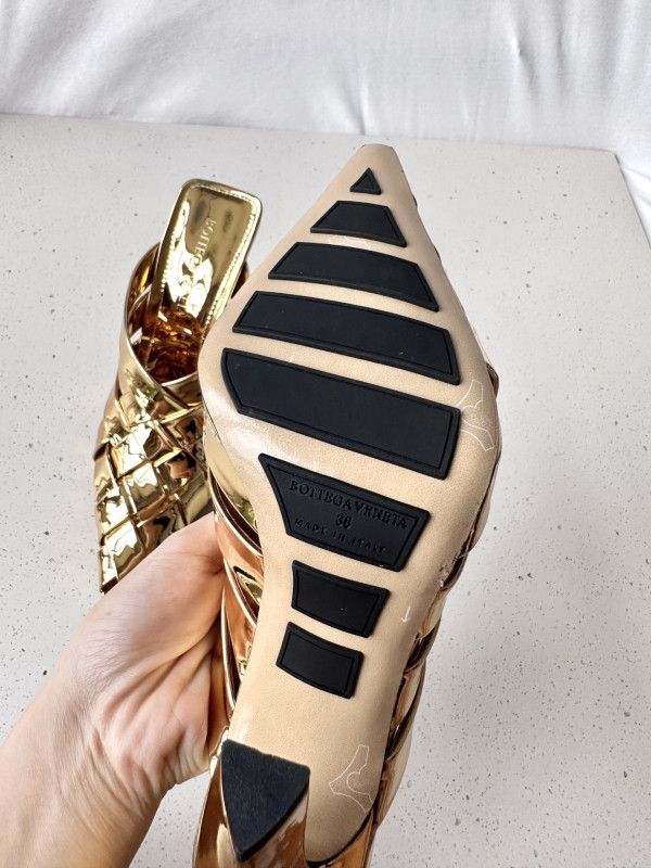 BOTTEGA VENETA Alfie Mule [C1M47-075236] CELINE CHANEL ACCESSORIES LOEWE SHOES LOUIS VUITTON DIRO YSL OTHER BRAND HANDBAGS BALENCIAGA BOTTEGA VENETA GOYARD HERMES BURBERRY VALENTINO GUCCI FENDI MIUMIU CHLOE PRADA BVLGARI SUITCASE NEW ARRIVAL 