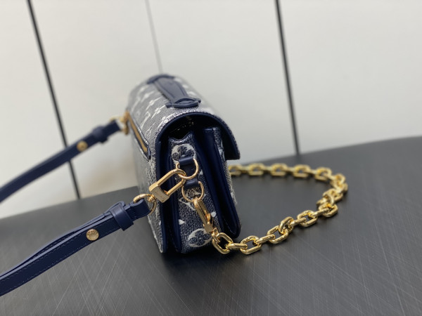 (image for) LOUIS VUITTON POCHETTE METIS EAST WEST