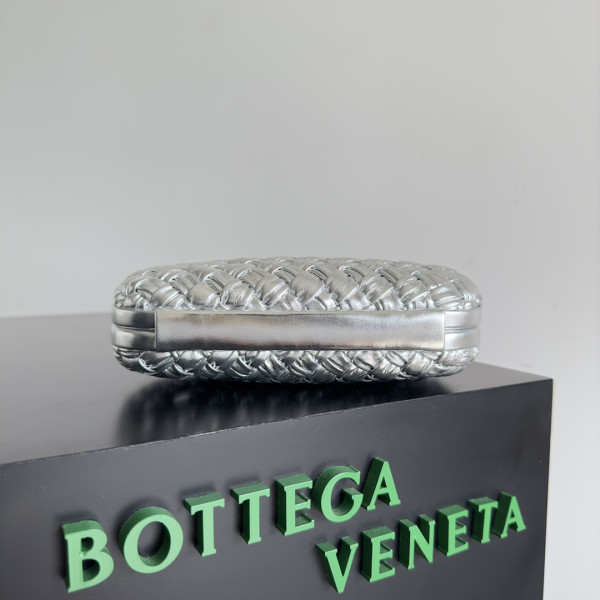 BOTTEGA VENETA Knot Minaudiere [C1M42-070206] CELINE CHANEL ACCESSORIES LOEWE SHOES LOUIS VUITTON DIRO YSL OTHER BRAND HANDBAGS BALENCIAGA BOTTEGA VENETA GOYARD HERMES BURBERRY VALENTINO GUCCI FENDI MIUMIU CHLOE PRADA BVLGARI SUITCASE NEW ARRIVAL 
