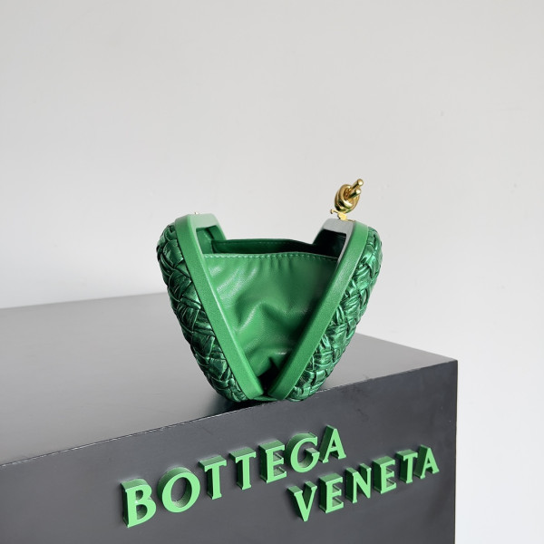 BOTTEGA VENETA Knot Minaudiere [C1M42-070118] CELINE CHANEL ACCESSORIES LOEWE SHOES LOUIS VUITTON DIRO YSL OTHER BRAND HANDBAGS BALENCIAGA BOTTEGA VENETA GOYARD HERMES BURBERRY VALENTINO GUCCI FENDI MIUMIU CHLOE PRADA BVLGARI SUITCASE NEW ARRIVAL 