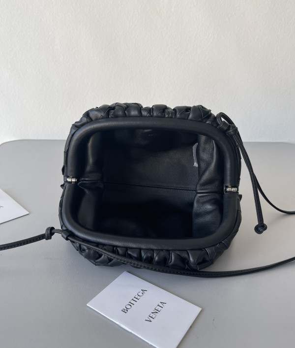 BOTTEGA VENETA MINI POUCH [C1M42-065400] CELINE CHANEL ACCESSORIES LOEWE SHOES LOUIS VUITTON DIRO YSL OTHER BRAND HANDBAGS BALENCIAGA BOTTEGA VENETA GOYARD HERMES BURBERRY VALENTINO GUCCI FENDI MIUMIU CHLOE PRADA BVLGARI SUITCASE NEW ARRIVAL 