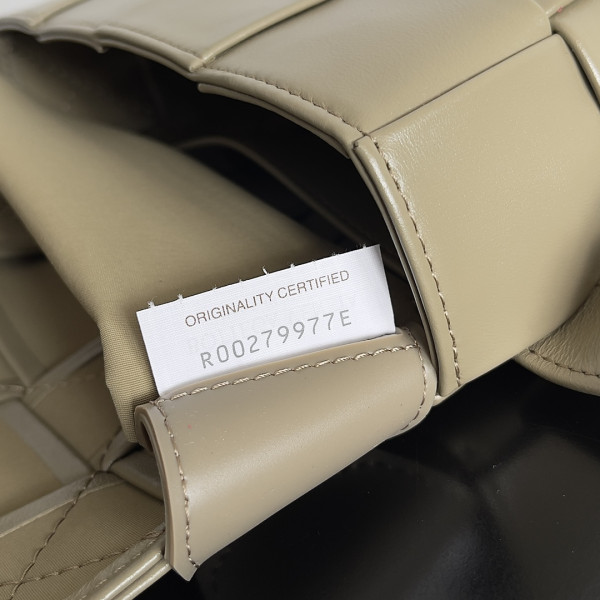 BOTTEGA VENETA MINI BRICK CASSETTE [C1M42-062641] CELINE CHANEL ACCESSORIES LOEWE SHOES LOUIS VUITTON DIRO YSL OTHER BRAND HANDBAGS BALENCIAGA BOTTEGA VENETA GOYARD HERMES BURBERRY VALENTINO GUCCI FENDI MIUMIU CHLOE PRADA BVLGARI SUITCASE NEW ARRIVAL 