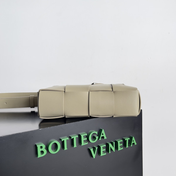 BOTTEGA VENETA BRICK CASSETTE [C1M42-062352] CELINE CHANEL ACCESSORIES LOEWE SHOES LOUIS VUITTON DIRO YSL OTHER BRAND HANDBAGS BALENCIAGA BOTTEGA VENETA GOYARD HERMES BURBERRY VALENTINO GUCCI FENDI MIUMIU CHLOE PRADA BVLGARI SUITCASE NEW ARRIVAL 