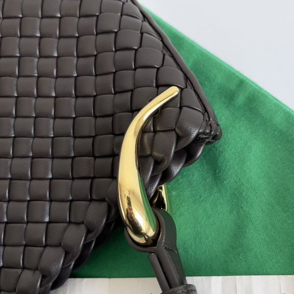 BOTTEGA VENETA Small Clicker Shoulder Bag [C1M42-035926] CELINE CHANEL ACCESSORIES LOEWE SHOES LOUIS VUITTON DIRO YSL OTHER BRAND HANDBAGS BALENCIAGA BOTTEGA VENETA GOYARD HERMES BURBERRY VALENTINO GUCCI FENDI MIUMIU CHLOE PRADA BVLGARI SUITCASE NEW ARRIVAL 