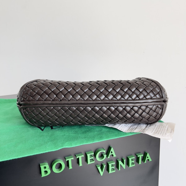 BOTTEGA VENETA Small Clicker Shoulder Bag [C1M42-035926] CELINE CHANEL ACCESSORIES LOEWE SHOES LOUIS VUITTON DIRO YSL OTHER BRAND HANDBAGS BALENCIAGA BOTTEGA VENETA GOYARD HERMES BURBERRY VALENTINO GUCCI FENDI MIUMIU CHLOE PRADA BVLGARI SUITCASE NEW ARRIVAL 