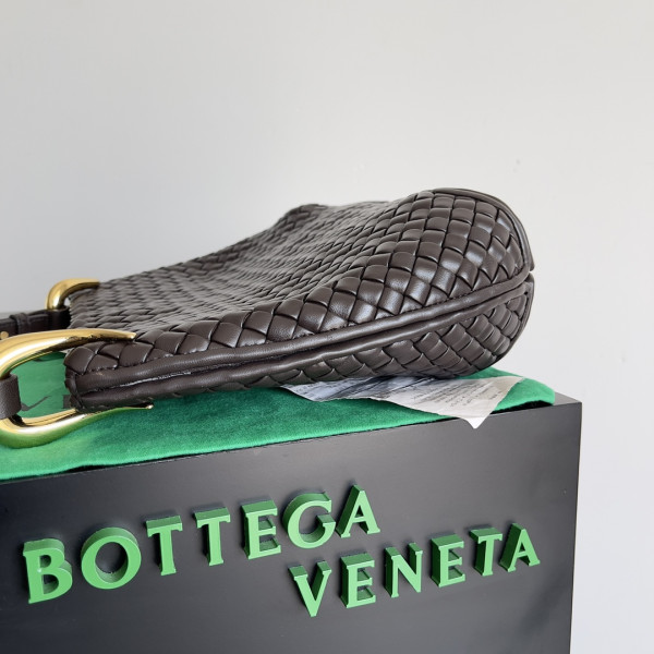 BOTTEGA VENETA Small Clicker Shoulder Bag [C1M42-035926] CELINE CHANEL ACCESSORIES LOEWE SHOES LOUIS VUITTON DIRO YSL OTHER BRAND HANDBAGS BALENCIAGA BOTTEGA VENETA GOYARD HERMES BURBERRY VALENTINO GUCCI FENDI MIUMIU CHLOE PRADA BVLGARI SUITCASE NEW ARRIVAL 