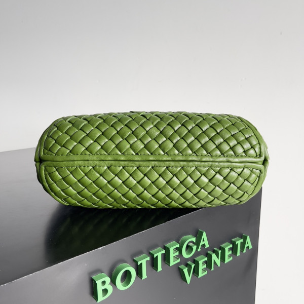 BOTTEGA VENETA Small Clicker Shoulder Bag [C1M42-035924] CELINE CHANEL ACCESSORIES LOEWE SHOES LOUIS VUITTON DIRO YSL OTHER BRAND HANDBAGS BALENCIAGA BOTTEGA VENETA GOYARD HERMES BURBERRY VALENTINO GUCCI FENDI MIUMIU CHLOE PRADA BVLGARI SUITCASE NEW ARRIVAL 
