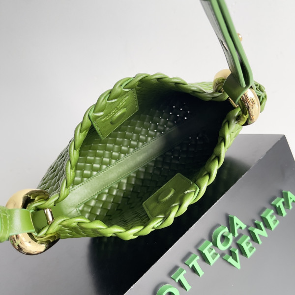 BOTTEGA VENETA Small Clicker Shoulder Bag [C1M42-035924] CELINE CHANEL ACCESSORIES LOEWE SHOES LOUIS VUITTON DIRO YSL OTHER BRAND HANDBAGS BALENCIAGA BOTTEGA VENETA GOYARD HERMES BURBERRY VALENTINO GUCCI FENDI MIUMIU CHLOE PRADA BVLGARI SUITCASE NEW ARRIVAL 