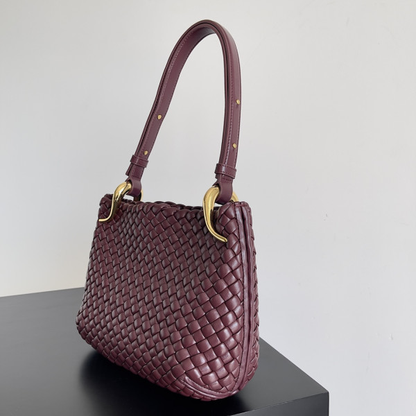 BOTTEGA VENETA Small Clicker Shoulder Bag [C1M42-035226] CELINE CHANEL ACCESSORIES LOEWE SHOES LOUIS VUITTON DIRO YSL OTHER BRAND HANDBAGS BALENCIAGA BOTTEGA VENETA GOYARD HERMES BURBERRY VALENTINO GUCCI FENDI MIUMIU CHLOE PRADA BVLGARI SUITCASE NEW ARRIVAL 