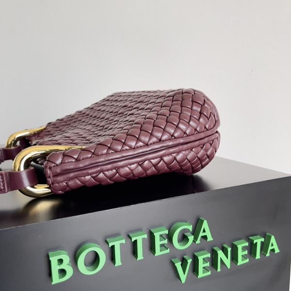 BOTTEGA VENETA Small Clicker Shoulder Bag [C1M42-035226] CELINE CHANEL ACCESSORIES LOEWE SHOES LOUIS VUITTON DIRO YSL OTHER BRAND HANDBAGS BALENCIAGA BOTTEGA VENETA GOYARD HERMES BURBERRY VALENTINO GUCCI FENDI MIUMIU CHLOE PRADA BVLGARI SUITCASE NEW ARRIVAL 
