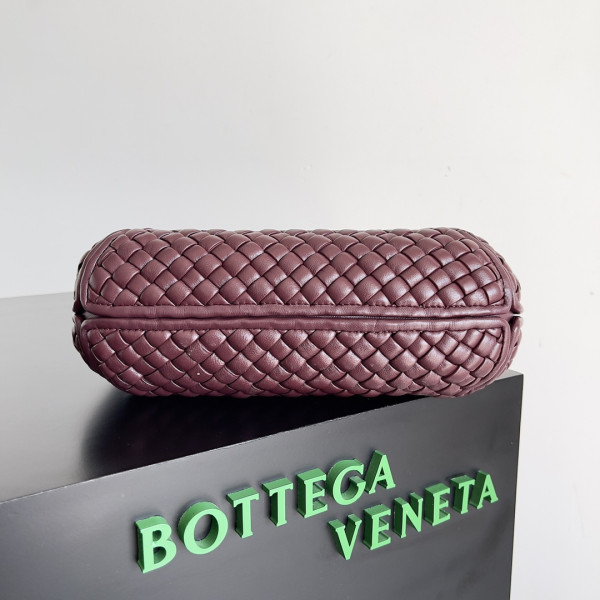 BOTTEGA VENETA Small Clicker Shoulder Bag [C1M42-035226] CELINE CHANEL ACCESSORIES LOEWE SHOES LOUIS VUITTON DIRO YSL OTHER BRAND HANDBAGS BALENCIAGA BOTTEGA VENETA GOYARD HERMES BURBERRY VALENTINO GUCCI FENDI MIUMIU CHLOE PRADA BVLGARI SUITCASE NEW ARRIVAL 